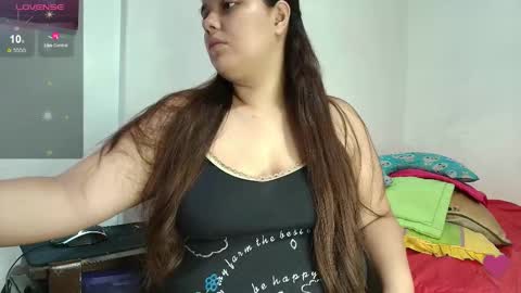 Snapshot of elisuarez_ chatting on 09-25-25, 04:05 Eliss online show from 09-25-25, 04:05