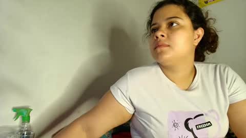 Snapshot of elisuarez_ chatting on 10-27-25, 07:34 Eliss online show from 10-27-25, 07:34