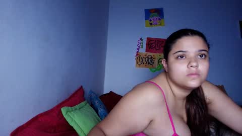Snapshot of elisuarez_ chatting on 11-16-25, 09:04 Eliss online show from 11-16-25, 09:04
