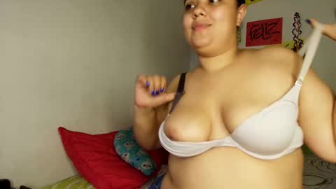 Snapshot of elisuarez_ chatting on 11-26-25, 06:03 Eliss online show from 11-26-25, 06:03