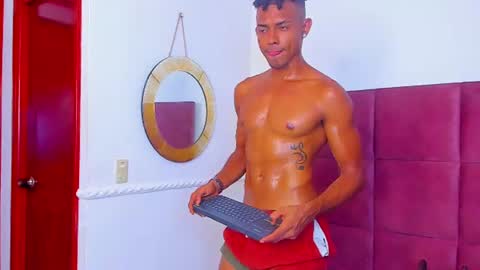 Snapshot of elite__models chatting on 06-10-26, 05:45 Valentino Konny y Jhon online show from 06-10-26, 05:45