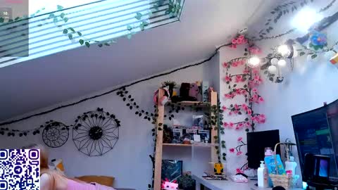 Snapshot of eliteeros chatting on 05-11-26, 12:00 EliteEros online show from 05-11-26, 12:00
