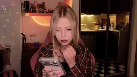 Elizabeth online show from 11-26-25, 12:06