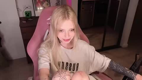 Elizabeth online show from 03-26-26, 05:07