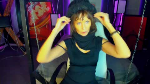 Snapshot of elizabe_th chatting on 01-19-25, 11:53 Elizabethangel online show from 01-19-25, 11:53