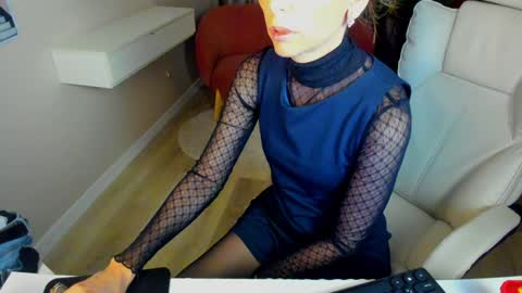 Snapshot of elizabe_th chatting on 02-07-25, 09:48 Elizabethangel online show from 02-07-25, 09:48