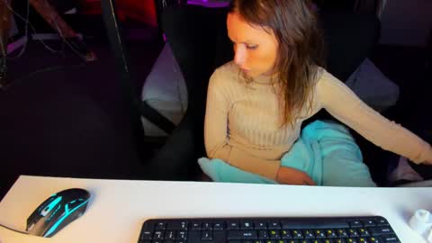 Snapshot of elizabe_th chatting on 03-06-25, 05:43 Elizabethangel online show from 03-06-25, 05:43