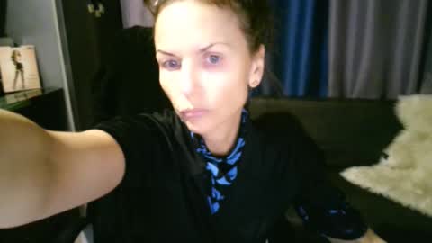 Snapshot of elizabe_th chatting on 10-15-25, 05:46 Elizabethangel online show from 10-15-25, 05:46