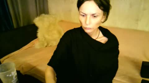 Snapshot of elizabe_th chatting on 10-18-25, 08:53 Elizabethangel online show from 10-18-25, 08:53
