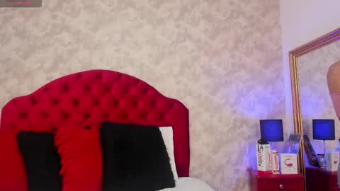 Snapshot of elizabet_taylor_ chatting on 12-02-25, 10:42 Elizabet Taylor online show from 12-02-25, 10:42