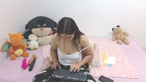 Snapshot of elizabeth_evanz chatting on 12-14-25, 05:18 elizabeth online show from 12-14-25, 05:18