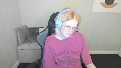 Elizabeth online show from 09-19-25, 01:07