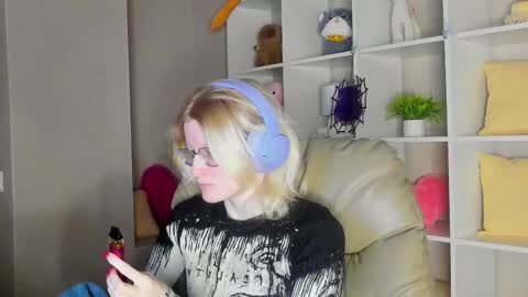 Snapshot of elizabeth_harpper chatting on 11-02-25, 01:19 Elizabeth online show from 11-02-25, 01:19