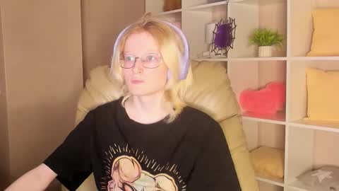 Snapshot of elizabeth_harpper chatting on 11-03-25, 01:08 Elizabeth online show from 11-03-25, 01:08