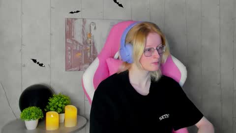 Snapshot of elizabeth_harpper chatting on 11-04-25, 01:05 Elizabeth online show from 11-04-25, 01:05