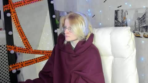 Snapshot of elizabeth_harpper chatting on 11-11-25, 01:38 Elizabeth online show from 11-11-25, 01:38