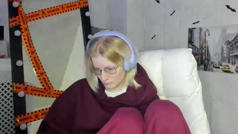 Snapshot of elizabeth_harpper chatting on 11-12-25, 02:23 Elizabeth online show from 11-12-25, 02:23