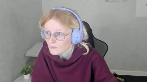 Snapshot of elizabeth_harpper chatting on 11-14-25, 01:04 Elizabeth online show from 11-14-25, 01:04