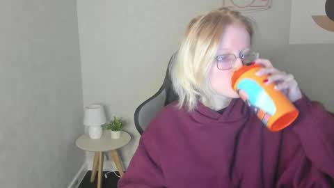 Snapshot of elizabeth_harpper chatting on 11-18-25, 01:11 Elizabeth online show from 11-18-25, 01:11