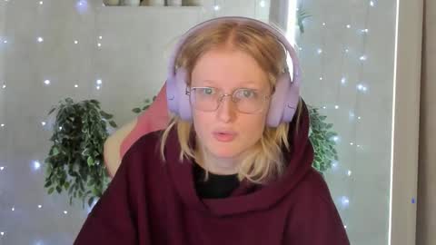 Snapshot of elizabeth_harpper chatting on 11-24-25, 01:05 Elizabeth online show from 11-24-25, 01:05