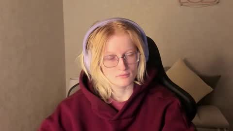 Snapshot of elizabeth_harpper chatting on 11-25-25, 01:05 Elizabeth online show from 11-25-25, 01:05