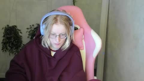 Snapshot of elizabeth_harpper chatting on 11-27-25, 12:46 Elizabeth online show from 11-27-25, 12:46