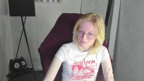 Snapshot of elizabeth_harpper chatting on 12-04-25, 01:59 Elizabeth online show from 12-04-25, 01:59