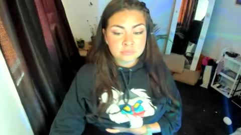 Elizabeth Martinez online show from 03-25-26, 05:19