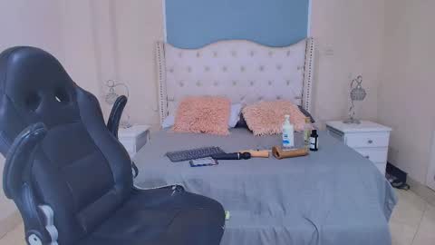 Elizabeth  online show from 05-15-26, 11:45