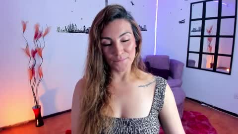 Snapshot of elizabeth_taylor_b chatting on 12-03-25, 10:52 Elizabeth online show from 12-03-25, 10:52