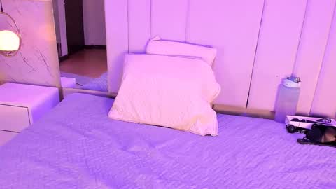 Snapshot of elizabethadams01 chatting on 12-05-25, 06:22 online show from 12-05-25, 06:22