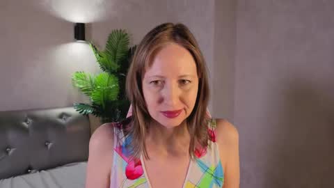 Elizabeth online show from 03-12-26, 08:53