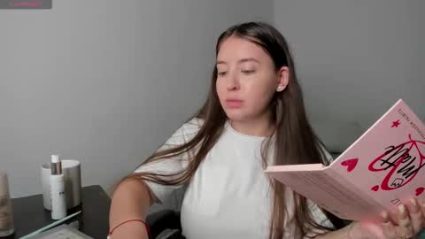 instgram aly leiv17 ---- Im model-independent online show from 11-17-25, 04:35