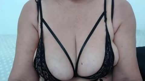 Snapshot of elizabethmiler chatting on 07-28-26, 03:43 ElizabethMiler online show from 07-28-26, 03:43