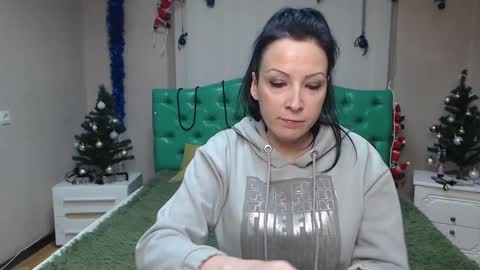 ElizabethSho online show from 12-27-24, 09:11
