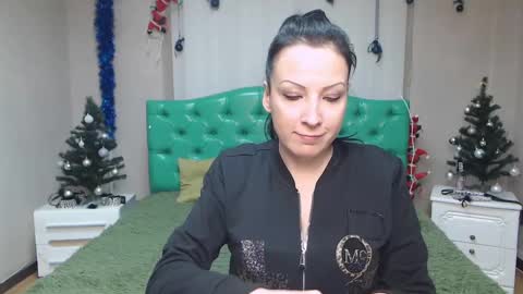 ElizabethSho online show from 01-19-25, 12:49