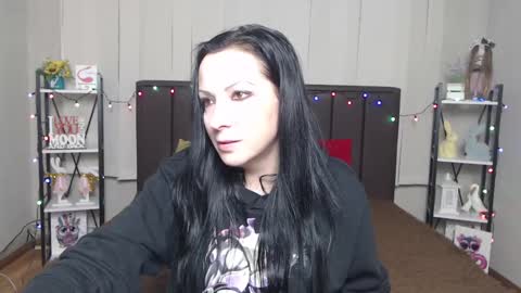 ElizabethSho online show from 01-22-25, 12:16