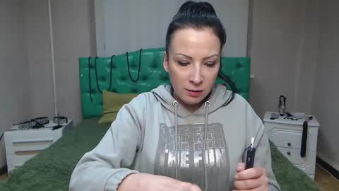 ElizabethSho online show from 01-31-25, 01:11