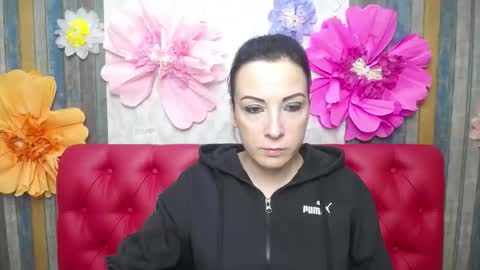 ElizabethSho online show from 11-17-25, 06:03