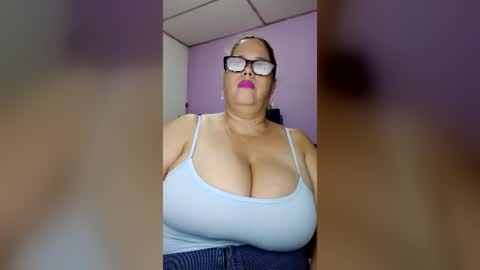 Snapshot of elizabethtaylor1 chatting on 07-25-26, 10:24 Elizabeth online show from 07-25-26, 10:24
