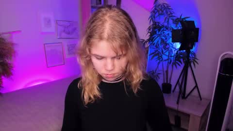Snapshot of elizabethvane chatting on 05-17-26, 05:20 Elizabeth online show from 05-17-26, 05:20