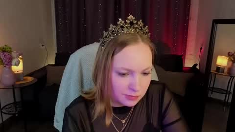 Snapshot of elizabethwalson chatting on 11-18-25, 12:42 Lizzy online show from 11-18-25, 12:42