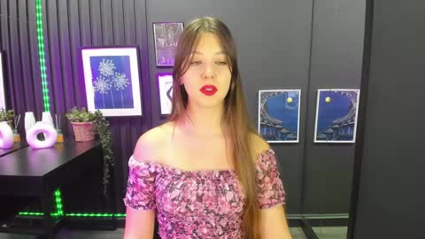 Snapshot of elizamild chatting on 12-10-24, 01:00 Eliza online show from 12-10-24, 01:00