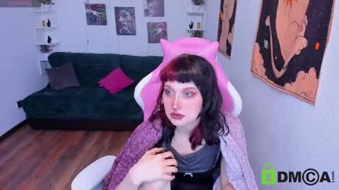 Snapshot of elizanik chatting on 02-16-25, 07:15 Eliza online show from 02-16-25, 07:15