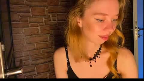 Snapshot of elizastorm chatting on 07-16-26, 06:25 Eliza online show from 07-16-26, 06:25