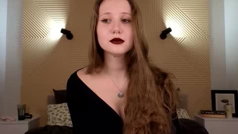 Lisa  online show from 09-15-25, 03:45