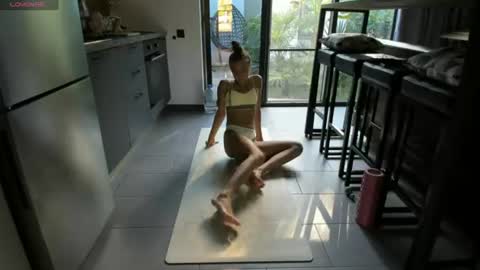 Snapshot of elizsweet chatting on 06-16-26, 02:30 Eliz online show from 06-16-26, 02:30