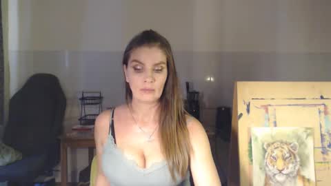 Snapshot of elizzo chatting on 03-09-25, 02:10 Eliekind online show from 03-09-25, 02:10