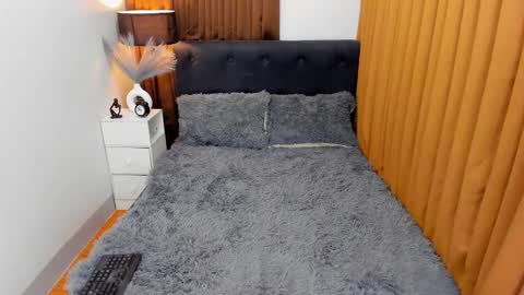 Ella online show from 12-27-24, 04:54