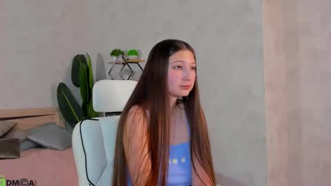 Snapshot of ella_burns chatting on 11-14-25, 08:35 Ella online show from 11-14-25, 08:35